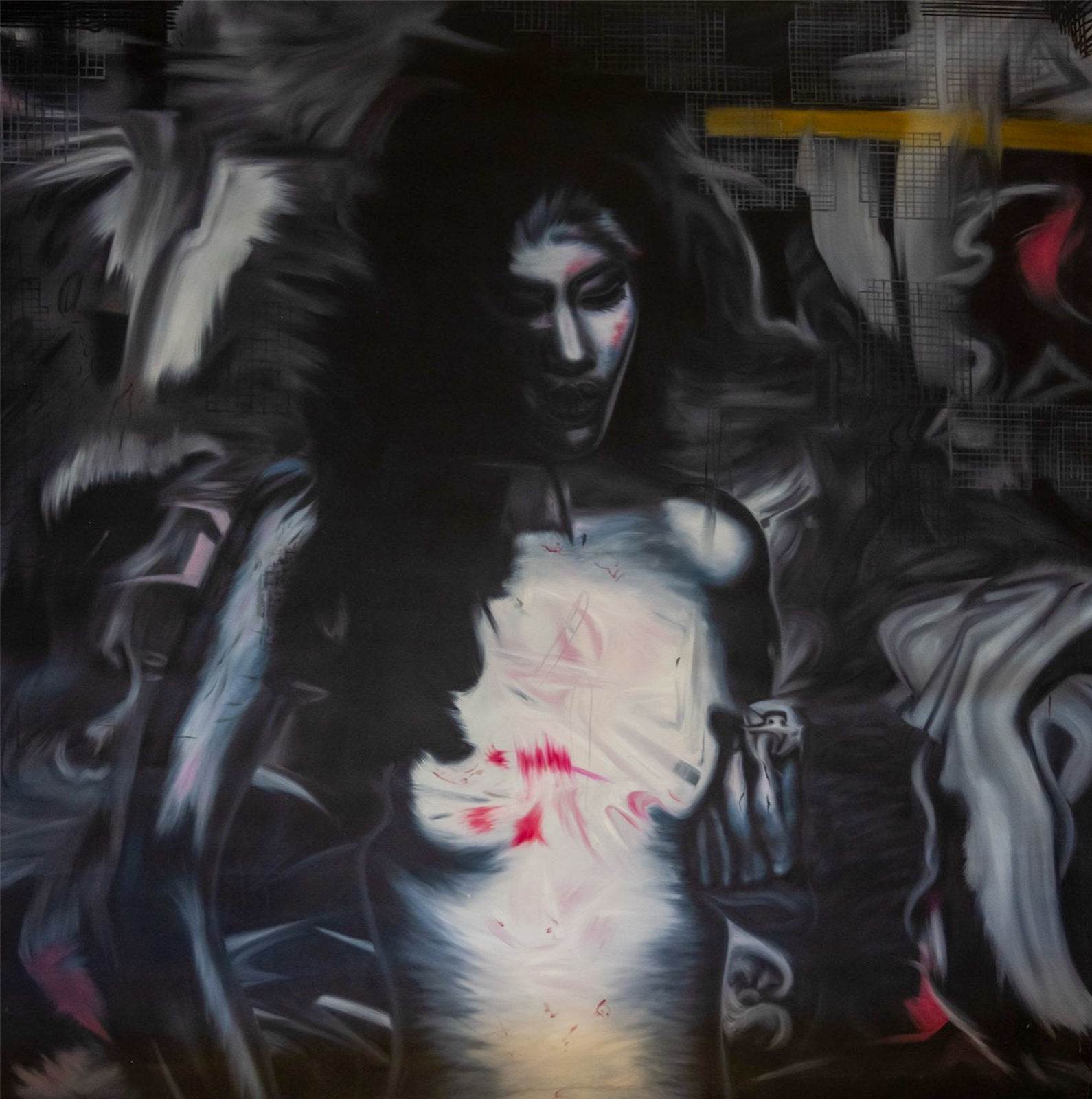 Nu féminin à la peau lumineuse sur fond noir de graffitis et de structures industrielles, marques rouges sur le buste, peinture figurative contemporaine grand format