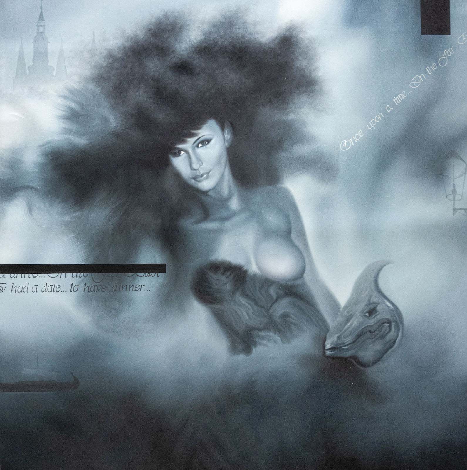 Femme à la grande chevelure noire tenant un animal, dragon et flèches de cathédrale dans la brume, peinture monochrome gris-bleu grand format