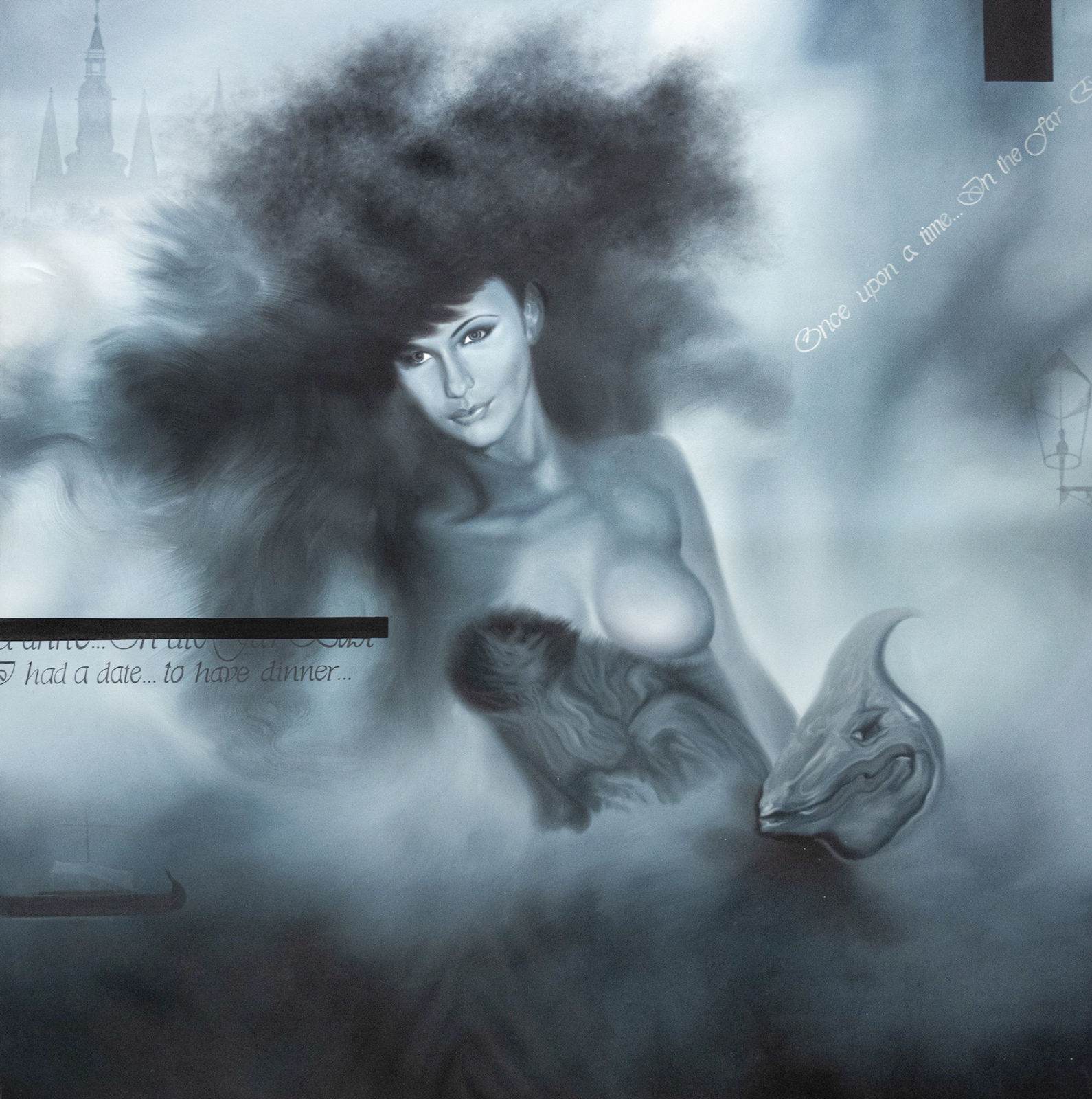 Femme à la grande chevelure noire tenant un animal, dragon et flèches de cathédrale dans la brume, peinture monochrome gris-bleu grand format