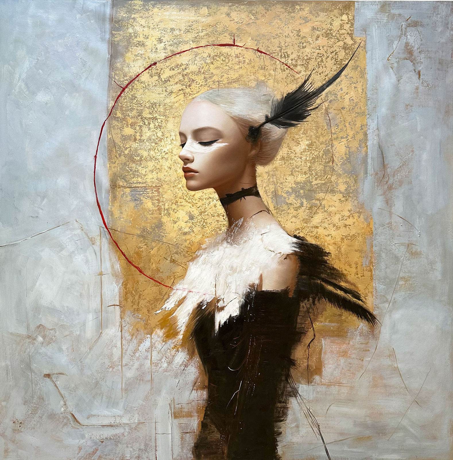 Portrait féminin de profil, fond divisé, cercle rouge gestuel, plume noire, plumes à l’épaule, collier, 150 × 150 cm